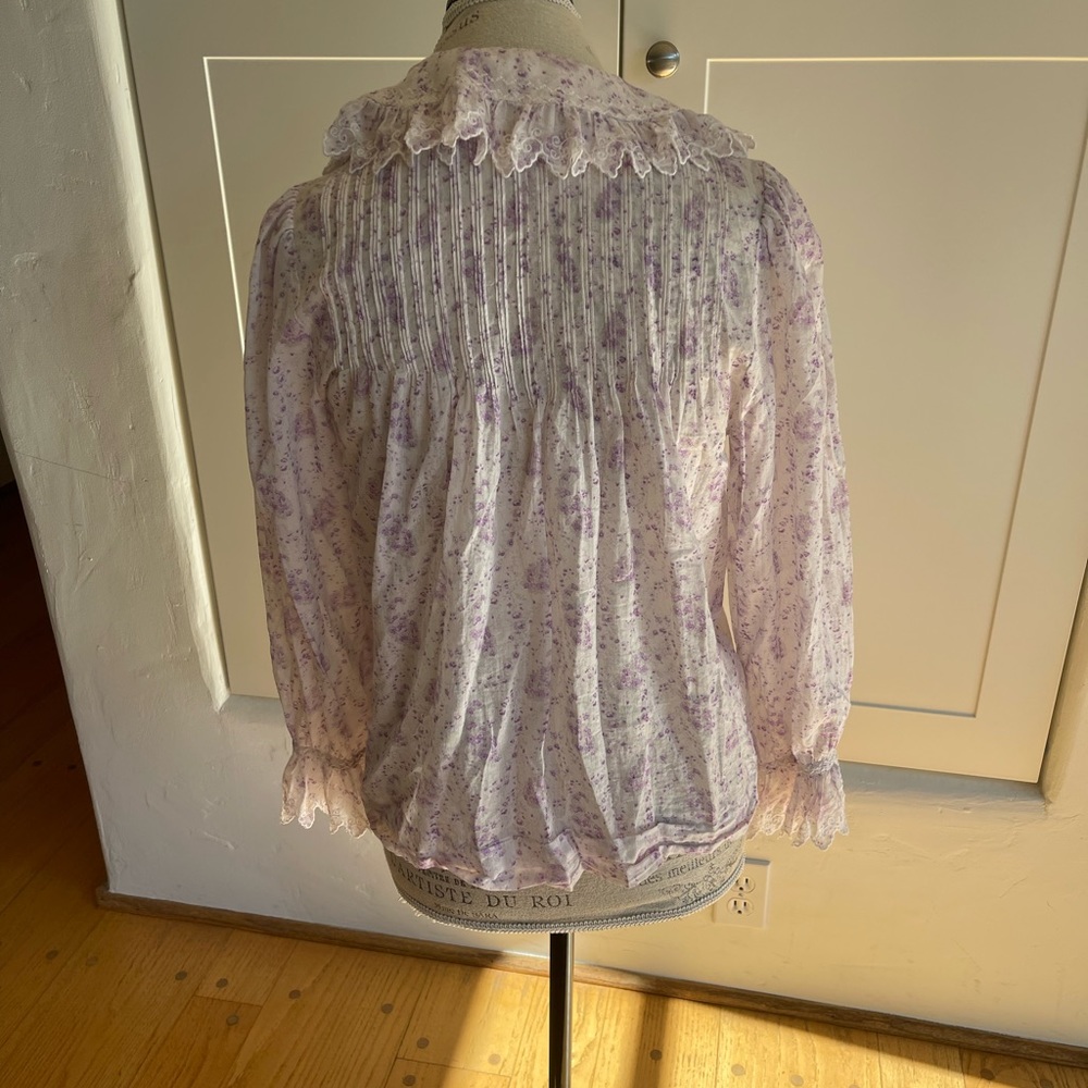 Dôen Lace Collar Floral Blouse - Picture 3 of 5